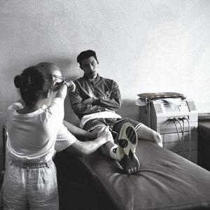 女王捏蛋调教cbt
